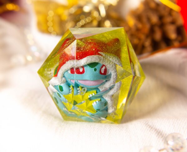 Santa Bulbasaur (D20 Jumbo 41mm) - Rooster Knight